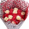 Фото к позиции меню Шоколадные розы букет №2 (белые, красные)