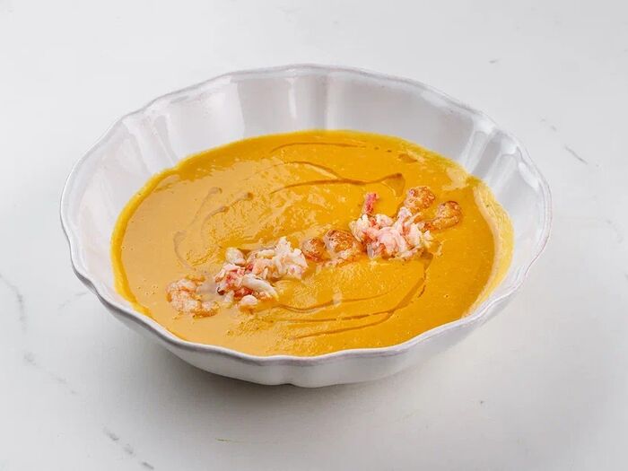 Крем-суп из тыквы с крабом и креветками
