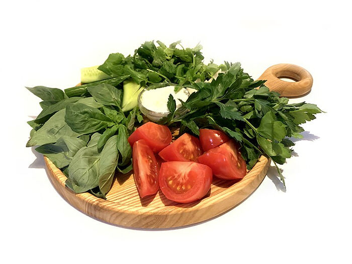 Овощная тарелка с зеленью