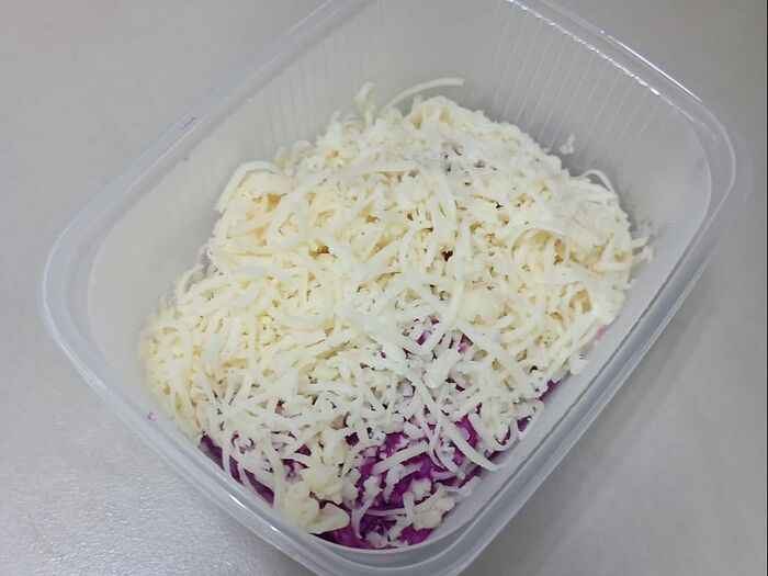 Салат свекла с сыром и чесноком