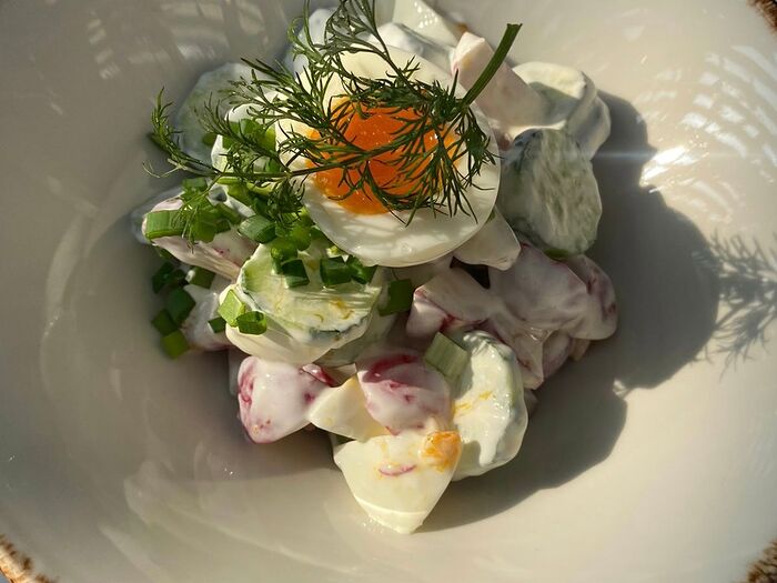 Салат с яйцом и редисом