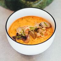 Острый кокосовый суп с креветками