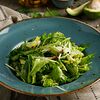 Фото к позиции меню Очень зелёный салат с авокадо