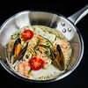 Фото к позиции меню Паста с морепродуктами в сливочном соусе