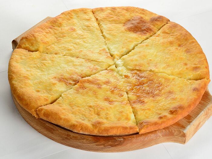 Сыр для хачапури купить. Хачапури с картофелем и сыром. Осетинский пирог с картошкой и сыром. Хачапури на мангале. Осетинский пирог с листьями свеклы и сыром.