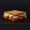 Фото к позиции меню Сэндвич с ветчиной и пепперони