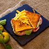 Фото к позиции меню Клаб-сэндвич с ветчиной и сыром