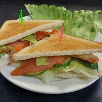 Сендвич с лососем