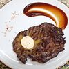 Фото к позиции меню Бифштекс из говядины с пряным маслом и соусом BBQ