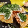 Фото к позиции меню Хычин с красной рыбой и творожным сыром