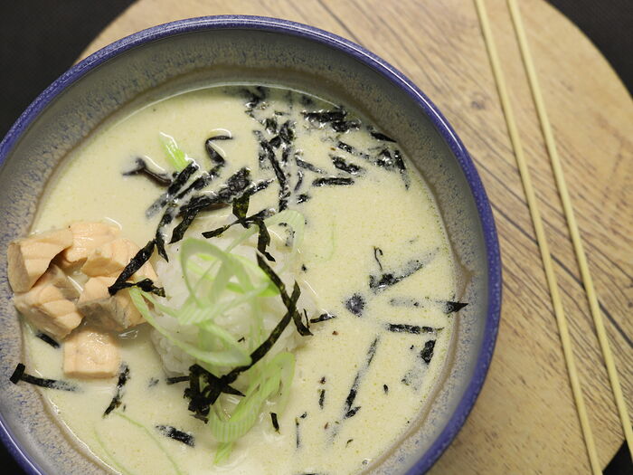 Японский суп с лососем и рисом