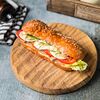 Фото к позиции меню Сэндвич в домашнем хлебе с копчёной горбушей