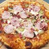 Фото к позиции меню Мини-пицца Ветчина, салями, солёный огурец