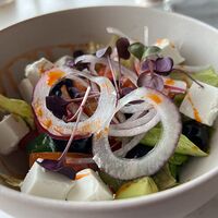 Овощной салат с греческим сыром