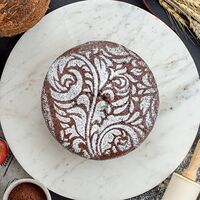 Пирог шоколадный со сливой