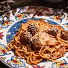 Фото к позиции меню Спагетти с фрикадельками польете в томатном соусе