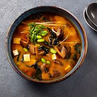 Мисо суп с шиитаке, тофу, вакаме
