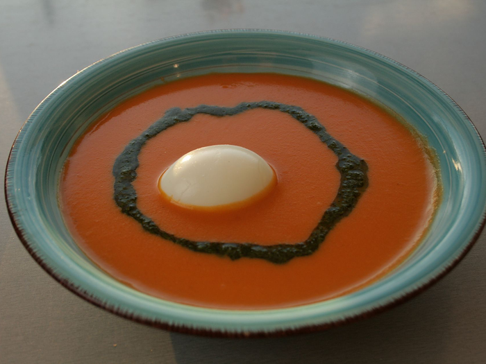 Овощной крем суп с яйцом и песто