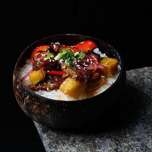 Wok с говядиной и баклажанами