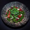 Фото к позиции меню Зеленый салат с сулугуни и томатами