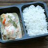 Фото к позиции меню Фрикадельки рыбные в сливочно-овощном соусе с рисом
