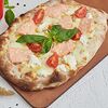Фото к позиции меню Пицца с лососем и сливочным сыром