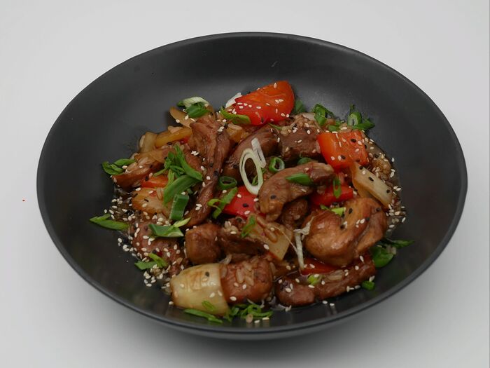Свинина по-тайски с рисом и овощами