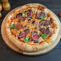 Пицца с ростбифом и вялеными томатами