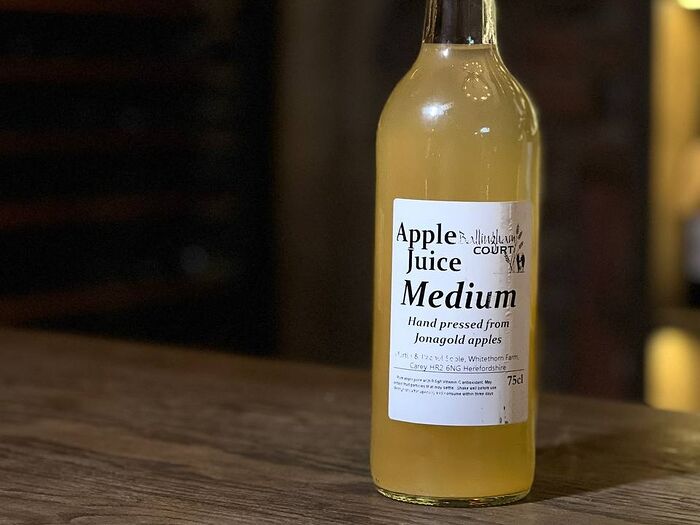 Сок яблочный Apple juice Medium