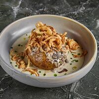 Запеченный картофель с трюфелем, белые грибы, соус сливки-горгонзола