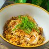 Фото к позиции меню Жареный рис с курицей, овощами и азиатским соусом