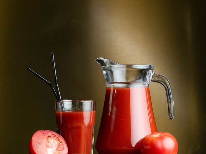 Томатный сок на ночь можно. Томатный сок. Rich томатный сок. Цвет томатного сока. Томатный сок в ресторане.