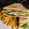 Фото к позиции меню Клаб-сэндвич с цыпленком