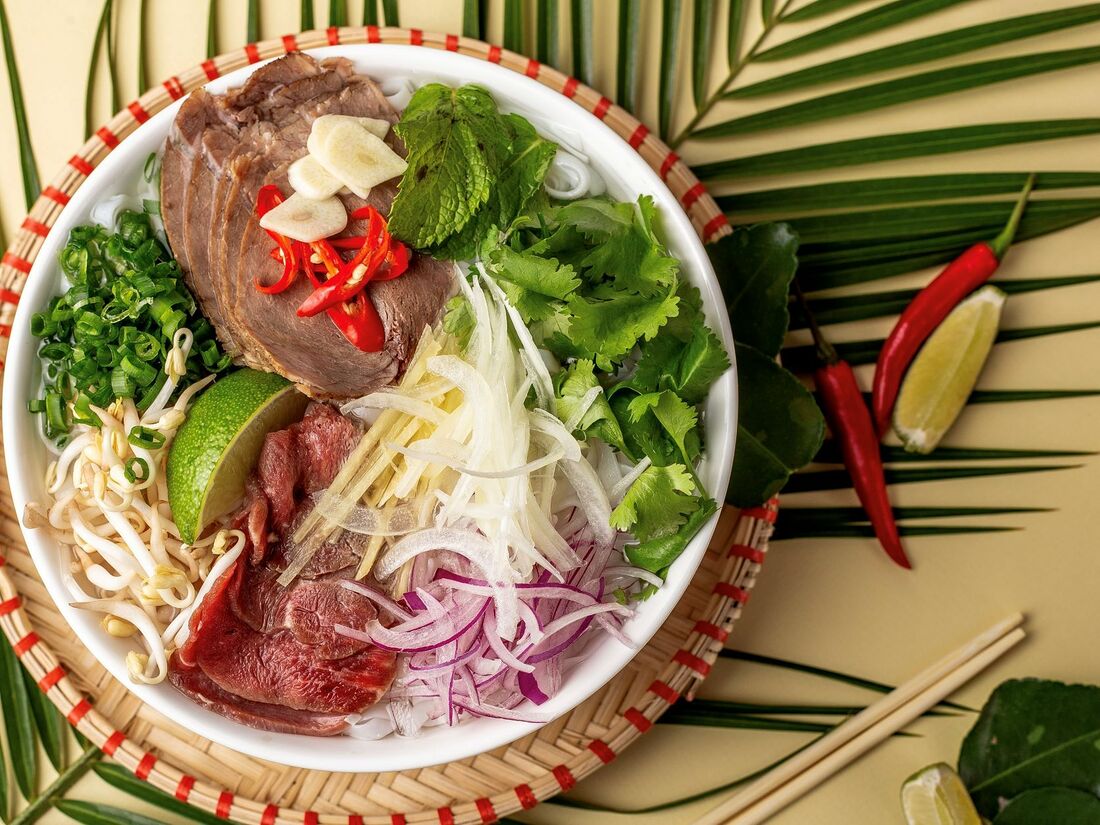 Кафе вьетнамской кухни hot pho. Вьетнамское бистро. Большой ассортимент еды. Вьетнамское бистро Хабаровск на Ленина.