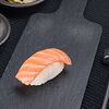 Фото к позиции меню Суши нигири лосось