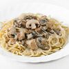 Фото к позиции меню Спагетти с курицей и грибами