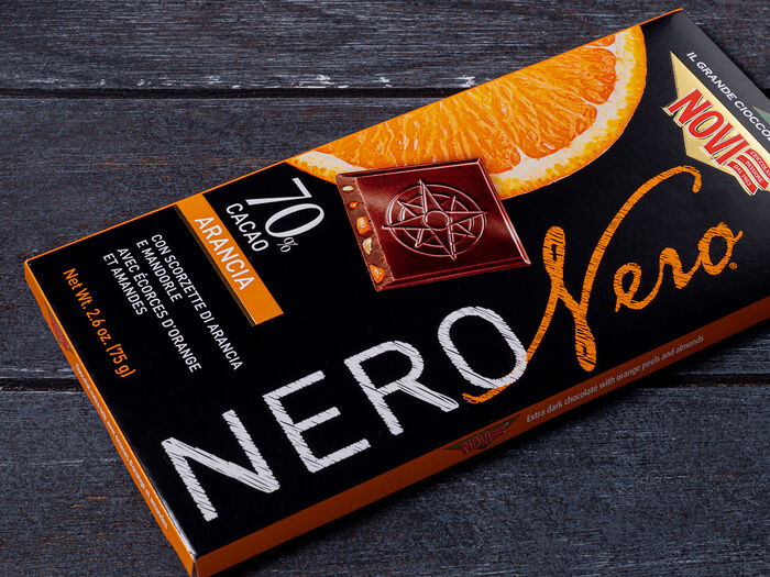 Шоколад Novi Nero горький с апельсином и миндалем
