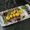 Фото к позиции меню Тарелка малосольной рыбы с ароматным картофелем