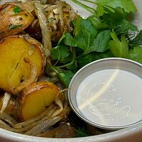 Картофель бейби жареный с луком, грибами и сметаной