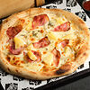 Фото к позиции меню Крафт пицца с ананасом, беконом и сыром дорблю