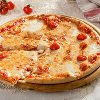 Пицца Маргарита Гурмэ 28 см, на тонком тесте