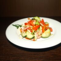 Салат овощной с пастромой