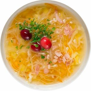 Щи с квашеной капустой и копченой грудинкой