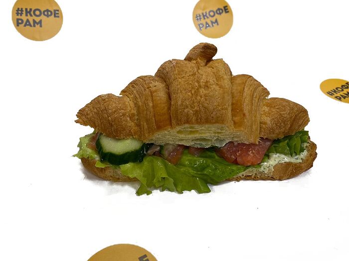 Круассан-сендвич с форелью