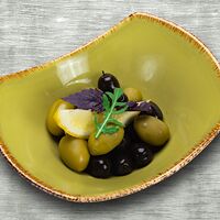 Греческие оливки и маслины