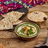 Фото к позиции меню Матар панир нежный запеченный домашний сыр в пряном зеленом соусе с рисом басмати и лепешкой наан