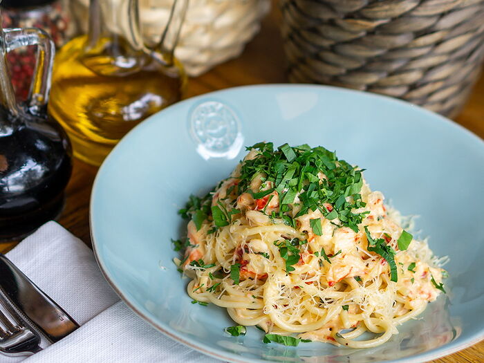 Спагетти с камчатским крабом и сливочным соусом
