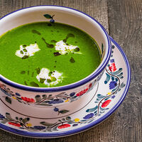 Зеленый крем-суп со страчателлой