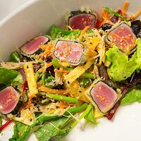 Цитрусовый салат с тунцом темпура