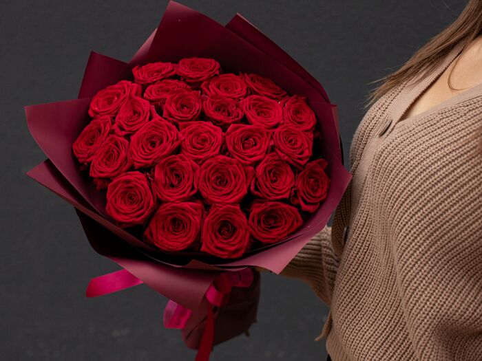 Букет цветов из 25 роз Ред Наоми